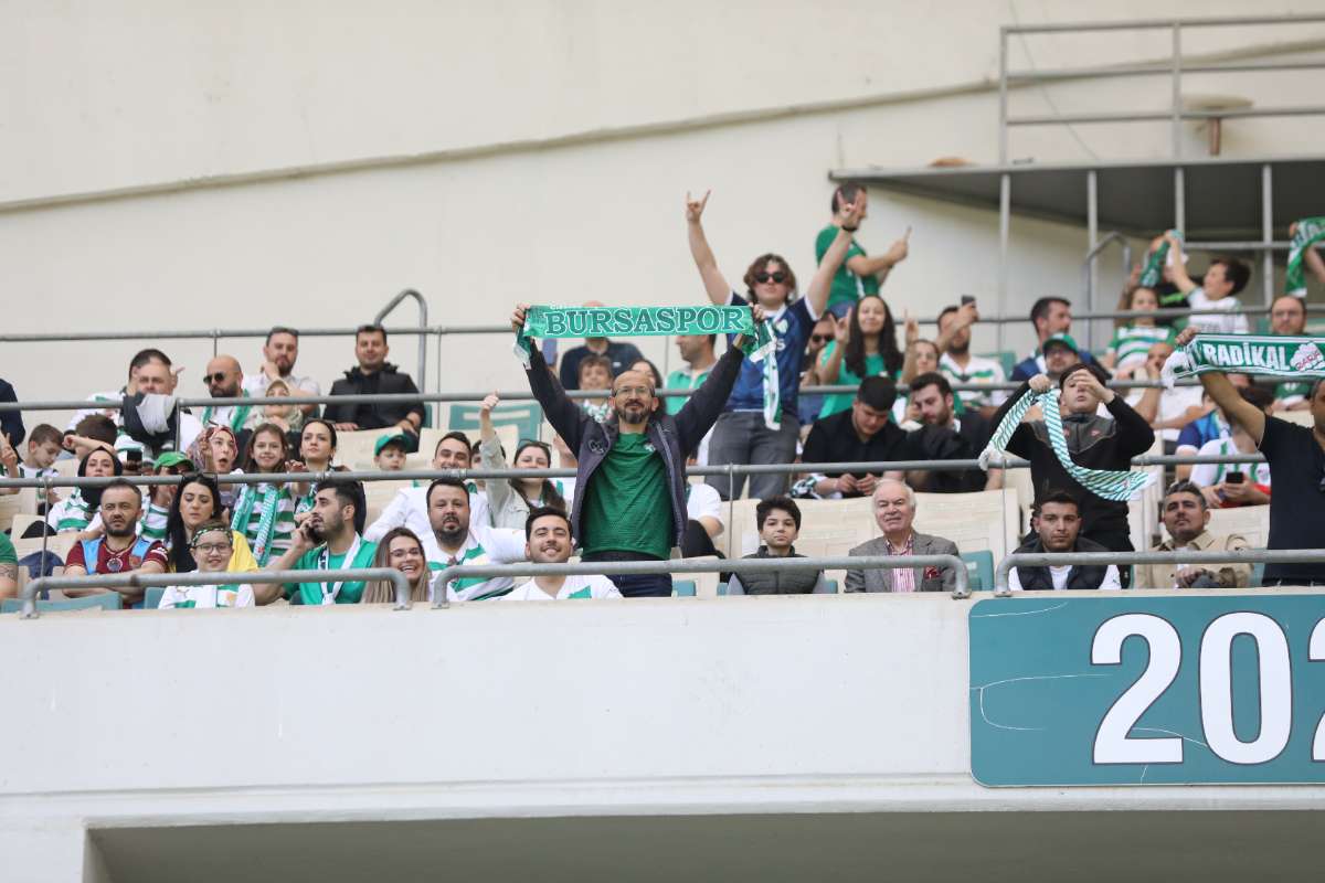 (FOTO GALERİ) BURSASPOR-BORNOVA FK TARAFTAR FOTOĞRAFLARI-1