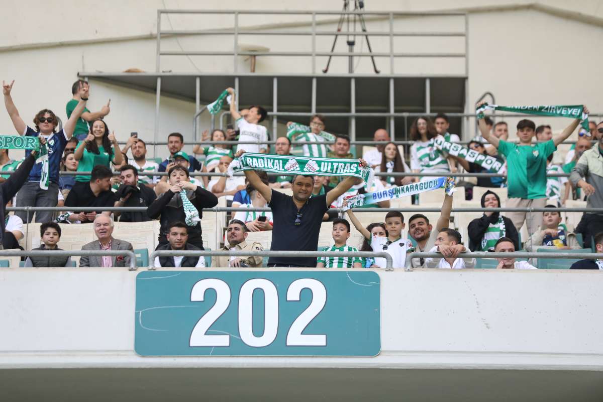 (FOTO GALERİ) BURSASPOR-BORNOVA FK TARAFTAR FOTOĞRAFLARI-1
