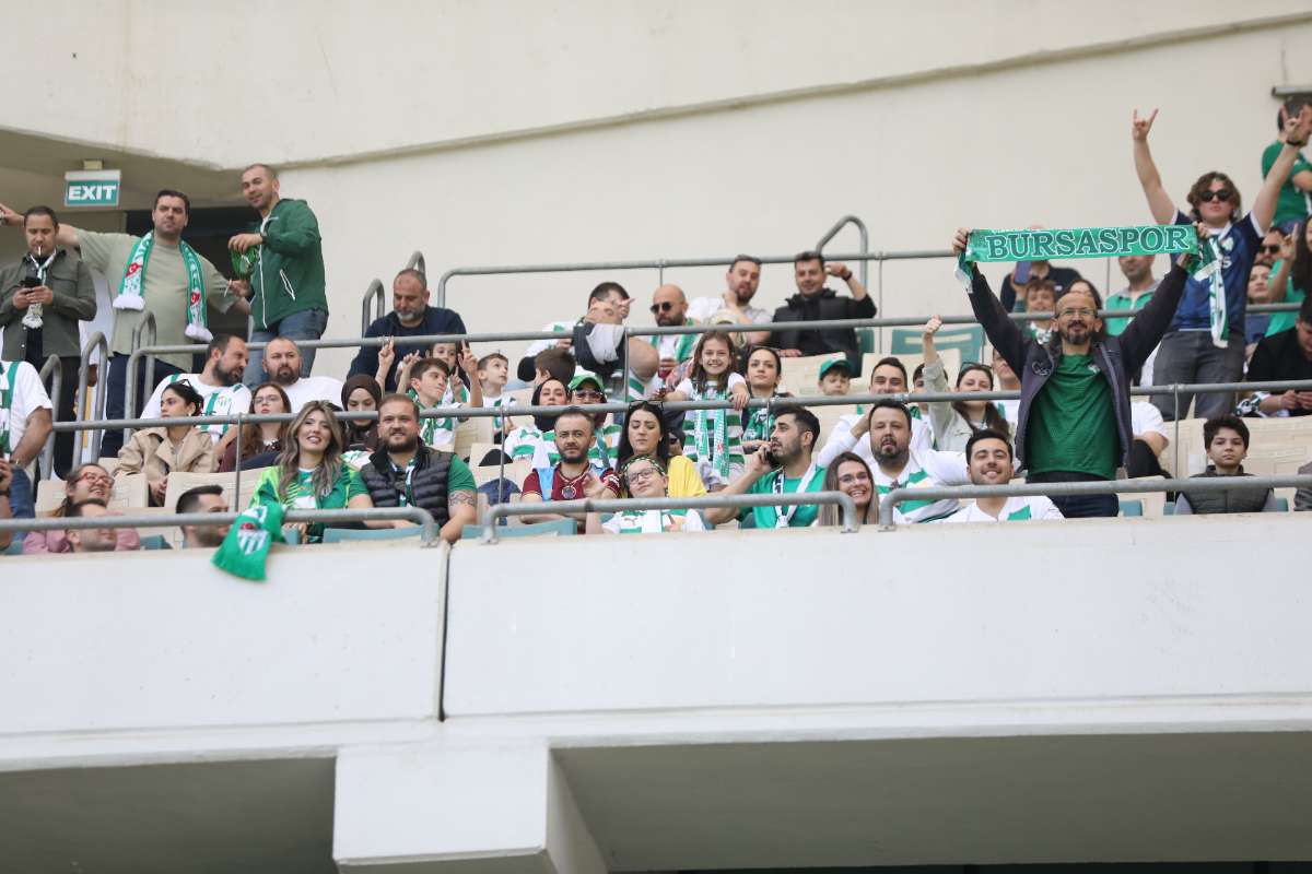 (FOTO GALERİ) BURSASPOR-BORNOVA FK TARAFTAR FOTOĞRAFLARI-1