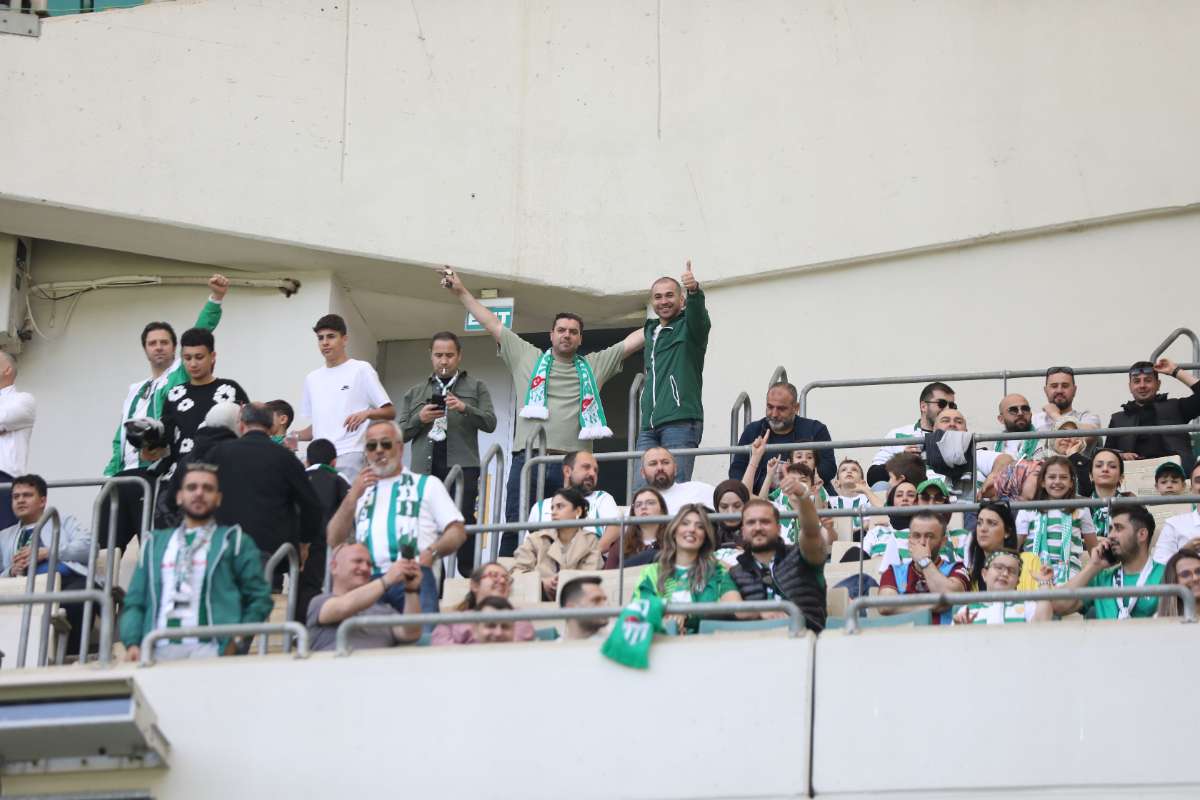 (FOTO GALERİ) BURSASPOR-BORNOVA FK TARAFTAR FOTOĞRAFLARI-1