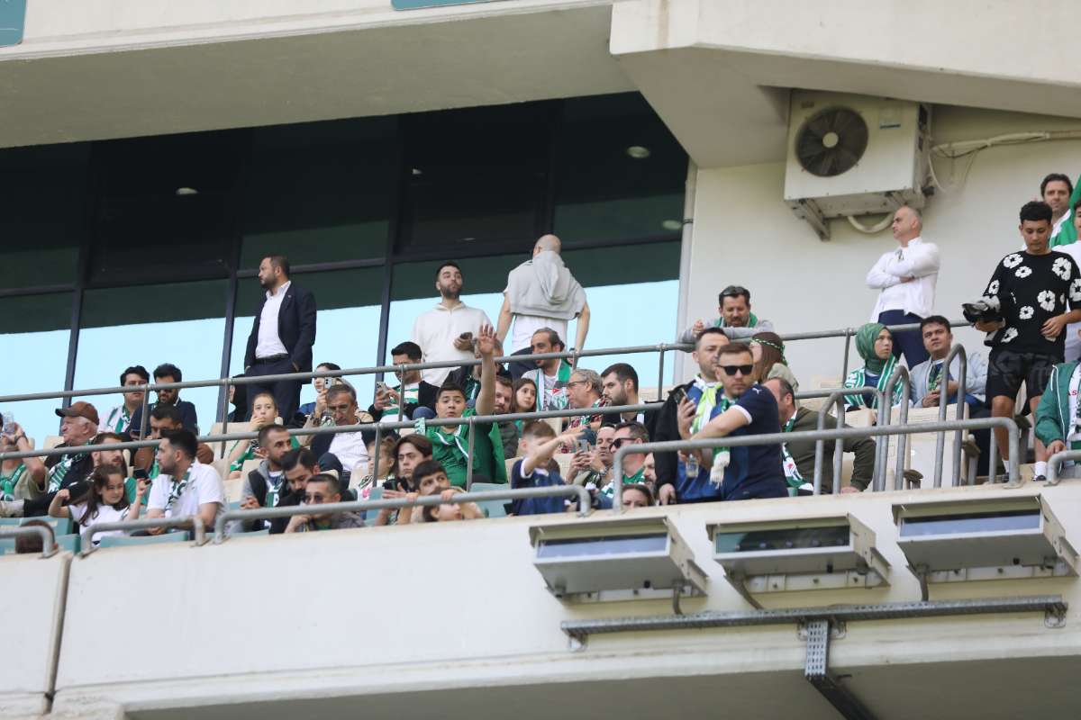 (FOTO GALERİ) BURSASPOR-BORNOVA FK TARAFTAR FOTOĞRAFLARI-1