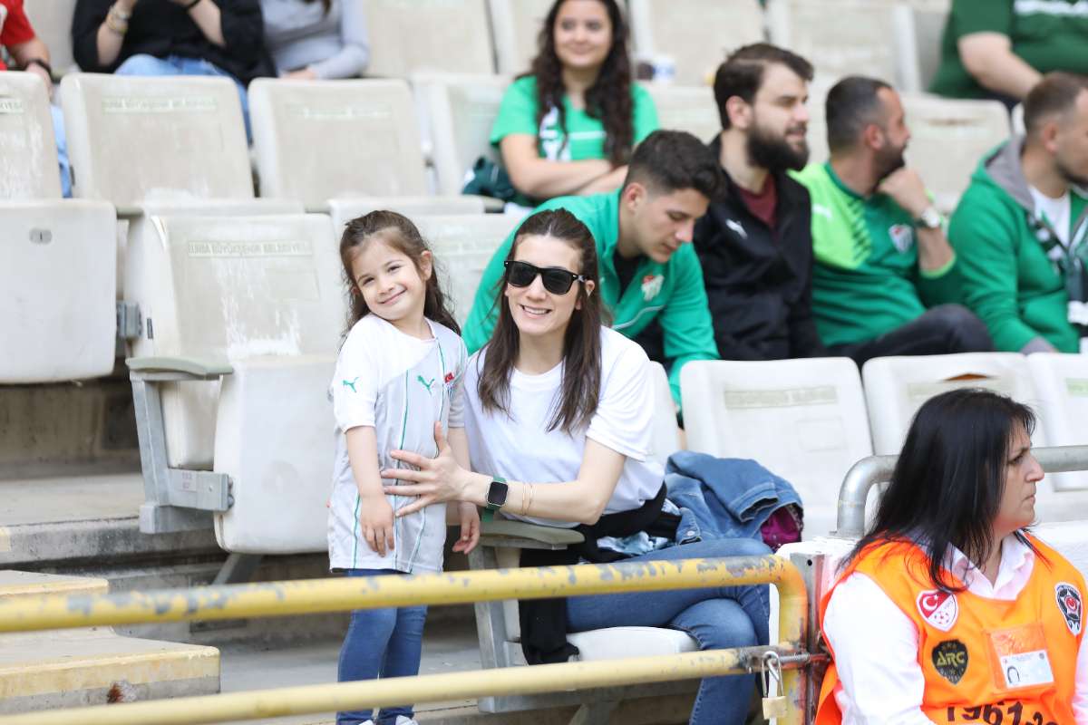 (FOTO GALERİ) BURSASPOR-BORNOVA FK TARAFTAR FOTOĞRAFLARI-1