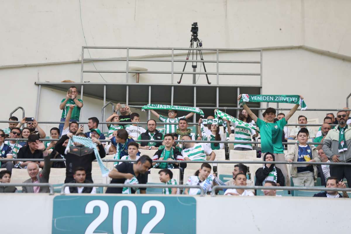 (FOTO GALERİ) BURSASPOR-BORNOVA FK TARAFTAR FOTOĞRAFLARI-1
