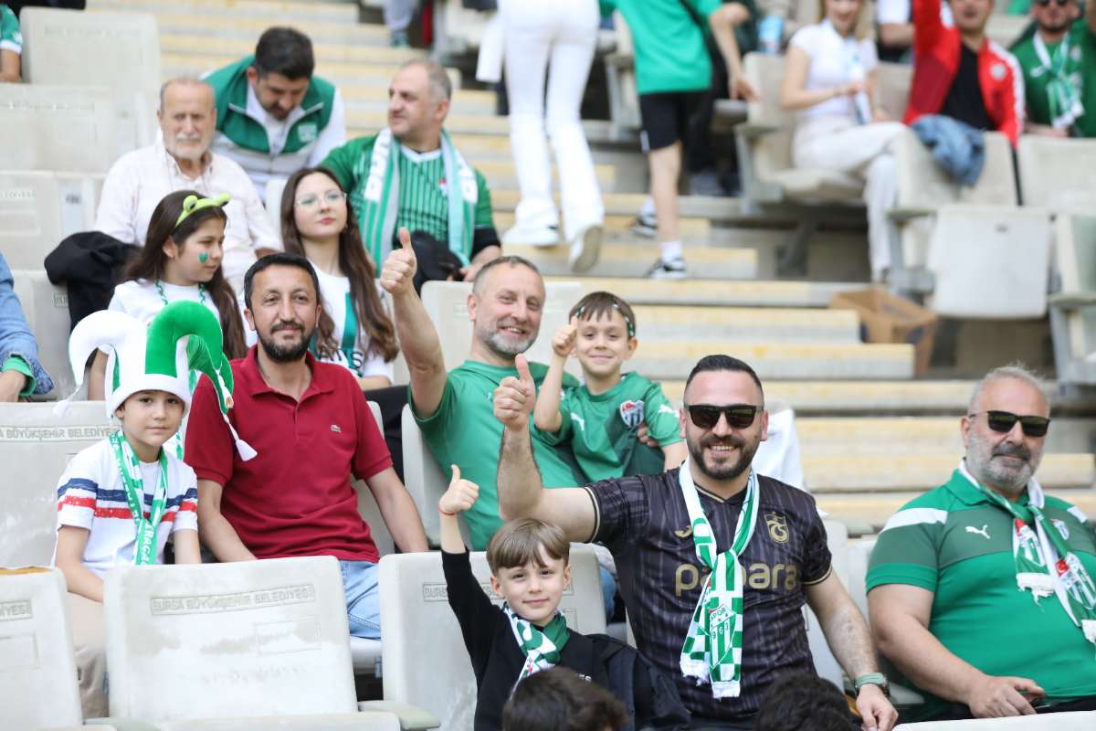 (FOTO GALERİ) BURSASPOR-BORNOVA FK TARAFTAR FOTOĞRAFLARI-1