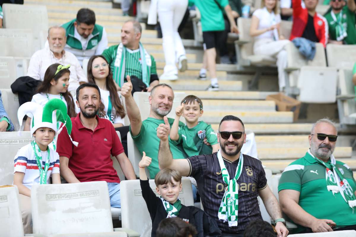 (FOTO GALERİ) BURSASPOR-BORNOVA FK TARAFTAR FOTOĞRAFLARI-1