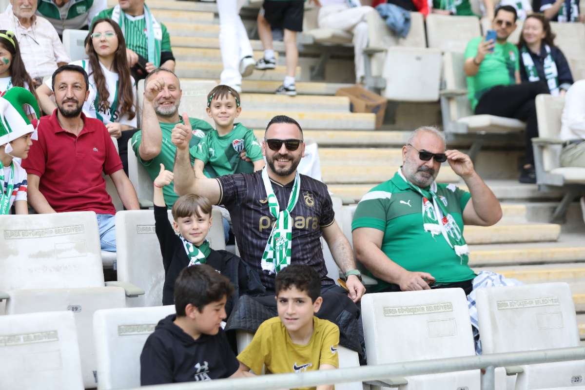 (FOTO GALERİ) BURSASPOR-BORNOVA FK TARAFTAR FOTOĞRAFLARI-1
