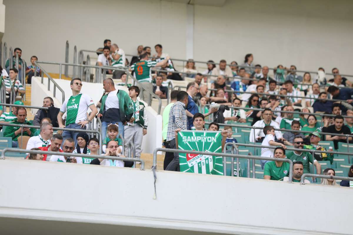 (FOTO GALERİ) BURSASPOR-BORNOVA FK TARAFTAR FOTOĞRAFLARI-1