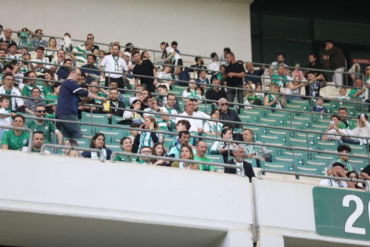(FOTO GALERİ) BURSASPOR-BORNOVA FK TARAFTAR FOTOĞRAFLARI-1