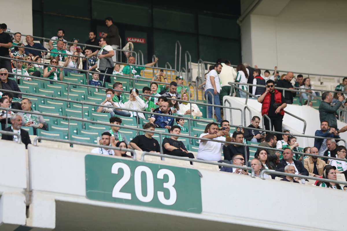 (FOTO GALERİ) BURSASPOR-BORNOVA FK TARAFTAR FOTOĞRAFLARI-1