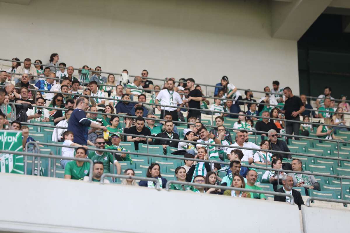 (FOTO GALERİ) BURSASPOR-BORNOVA FK TARAFTAR FOTOĞRAFLARI-1