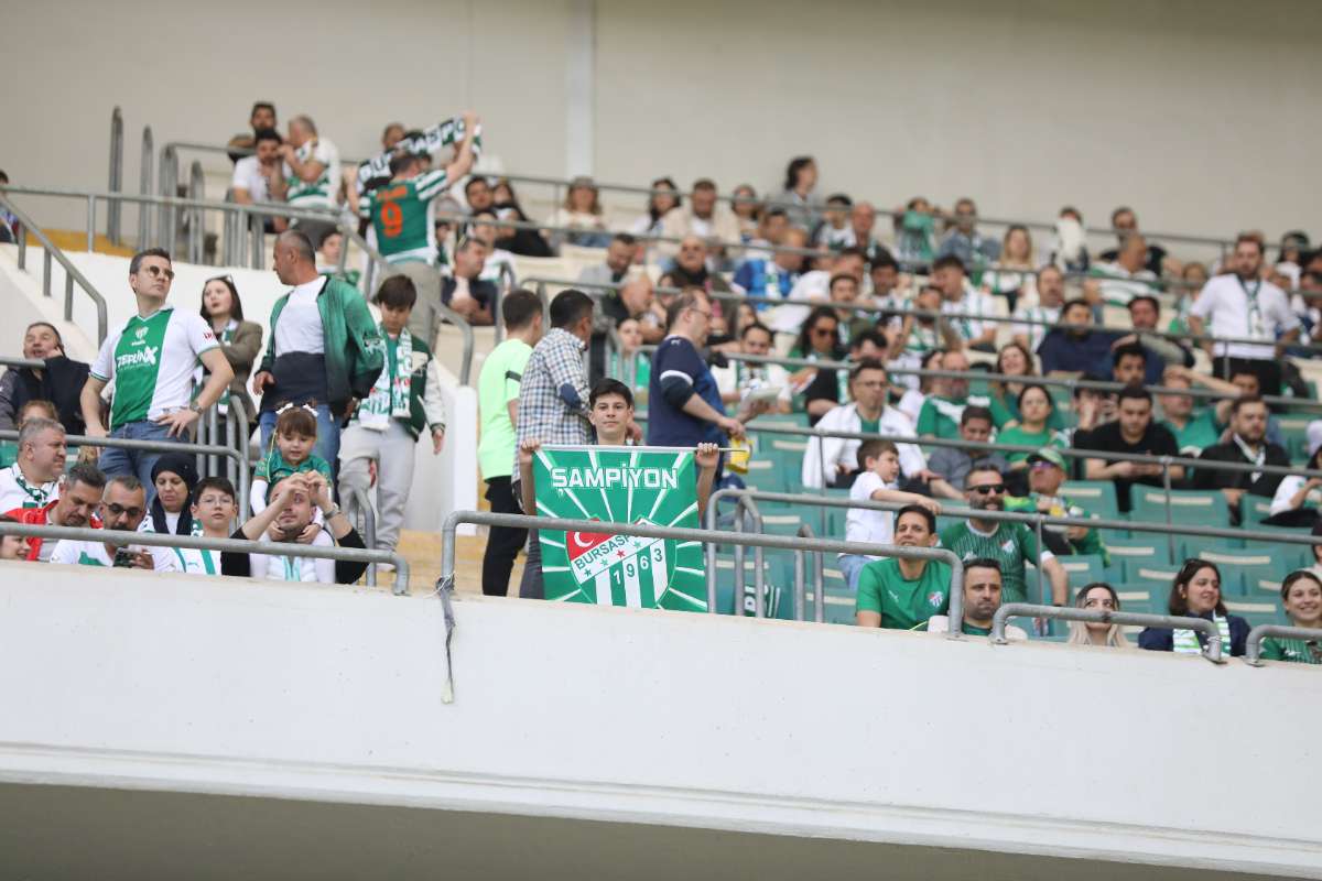 (FOTO GALERİ) BURSASPOR-BORNOVA FK TARAFTAR FOTOĞRAFLARI-1