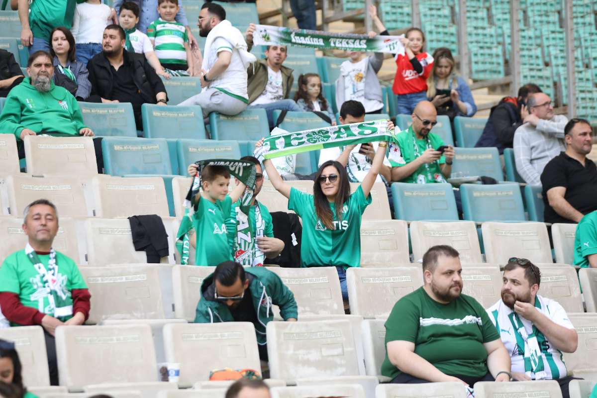 (FOTO GALERİ) BURSASPOR-BORNOVA FK TARAFTAR FOTOĞRAFLARI-1
