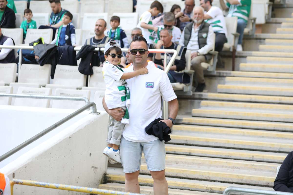 (FOTO GALERİ) BURSASPOR-BORNOVA FK TARAFTAR FOTOĞRAFLARI-1