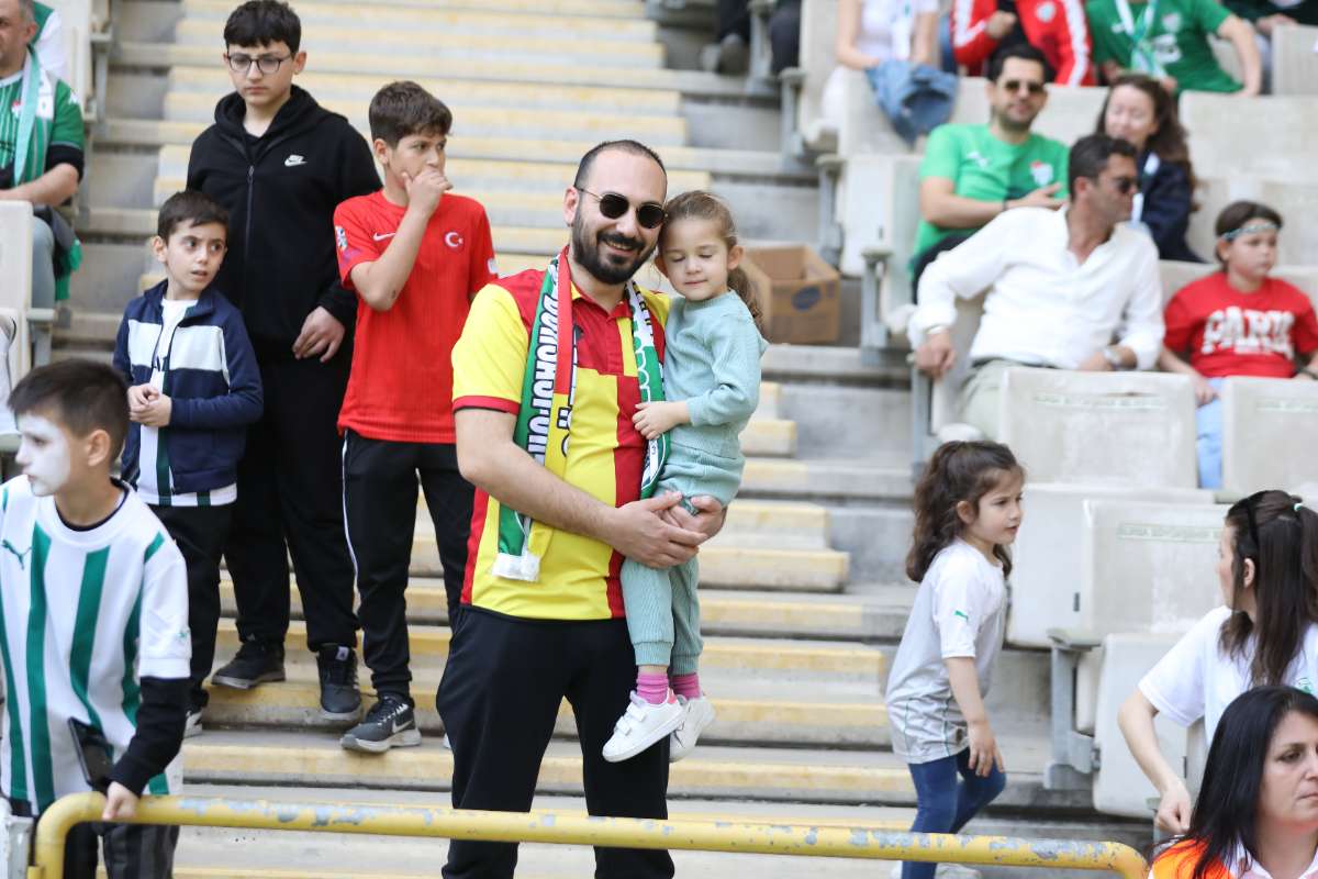 (FOTO GALERİ) BURSASPOR-BORNOVA FK TARAFTAR FOTOĞRAFLARI-1