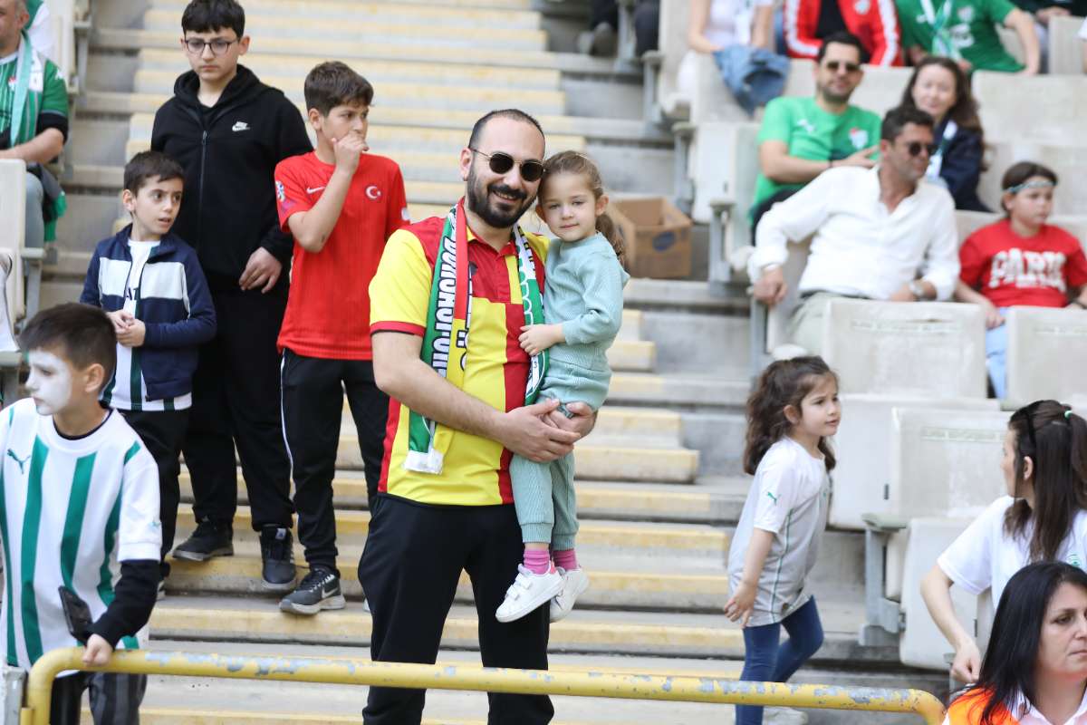 (FOTO GALERİ) BURSASPOR-BORNOVA FK TARAFTAR FOTOĞRAFLARI-1