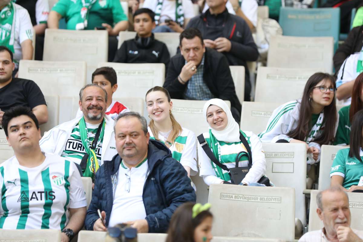 (FOTO GALERİ) BURSASPOR-BORNOVA FK TARAFTAR FOTOĞRAFLARI-1