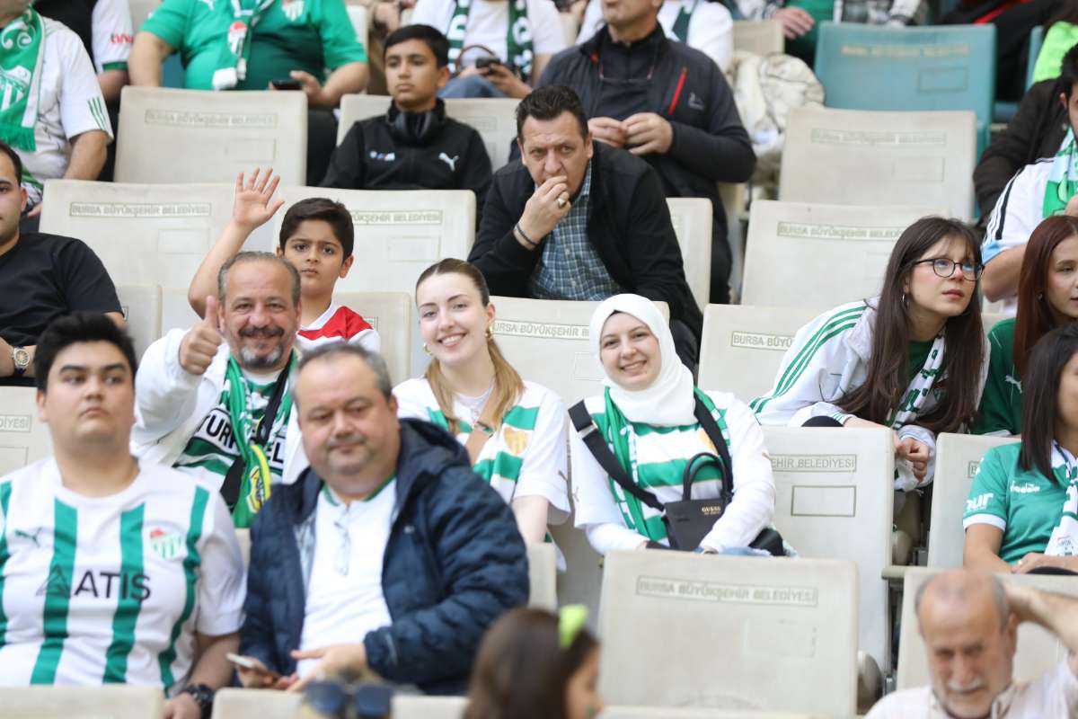 (FOTO GALERİ) BURSASPOR-BORNOVA FK TARAFTAR FOTOĞRAFLARI-1