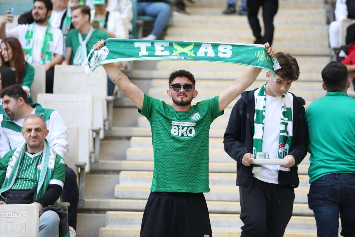 (FOTO GALERİ) BURSASPOR-BORNOVA FK TARAFTAR FOTOĞRAFLARI-1