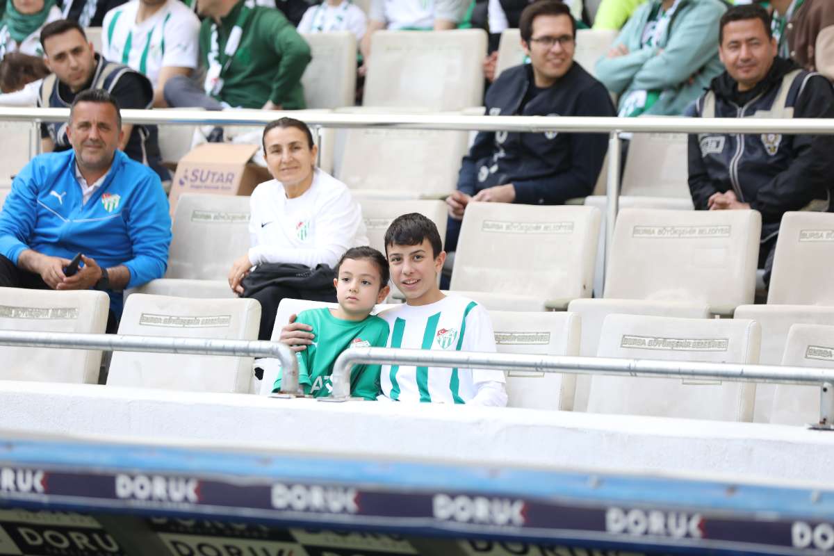 (FOTO GALERİ) BURSASPOR-BORNOVA FK TARAFTAR FOTOĞRAFLARI-1