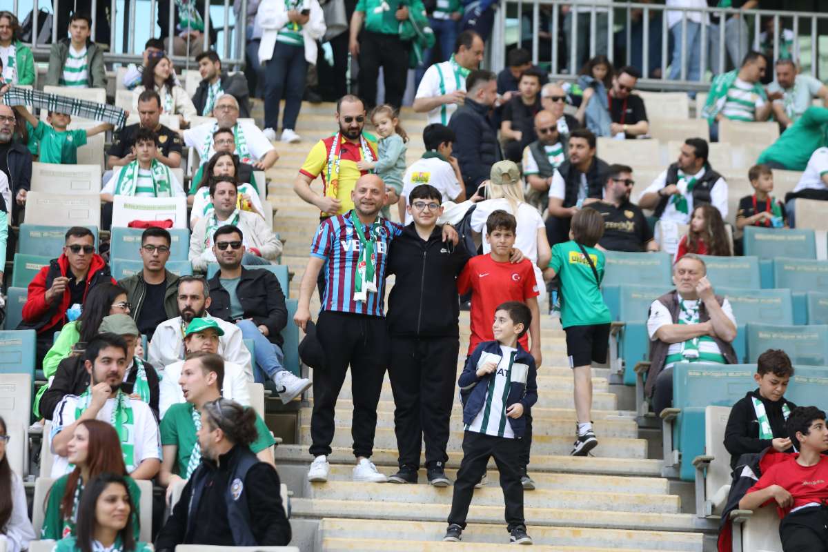 (FOTO GALERİ) BURSASPOR-BORNOVA FK TARAFTAR FOTOĞRAFLARI-1