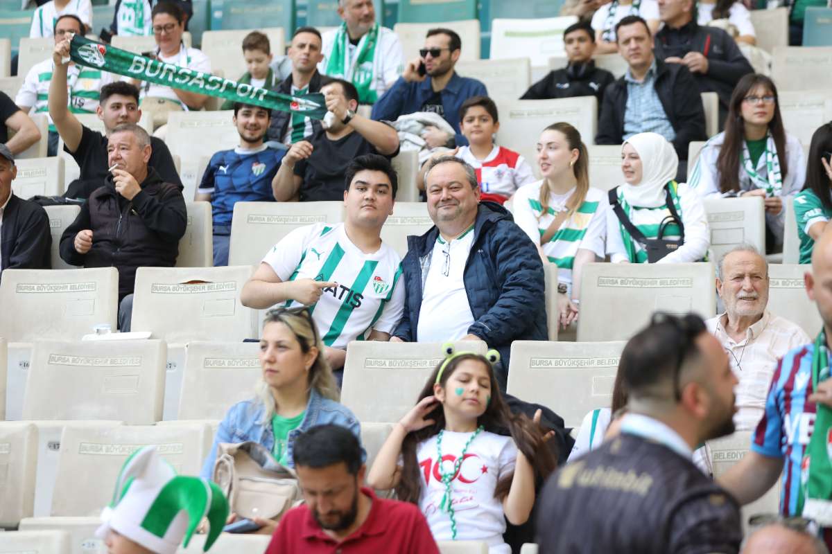 (FOTO GALERİ) BURSASPOR-BORNOVA FK TARAFTAR FOTOĞRAFLARI-1