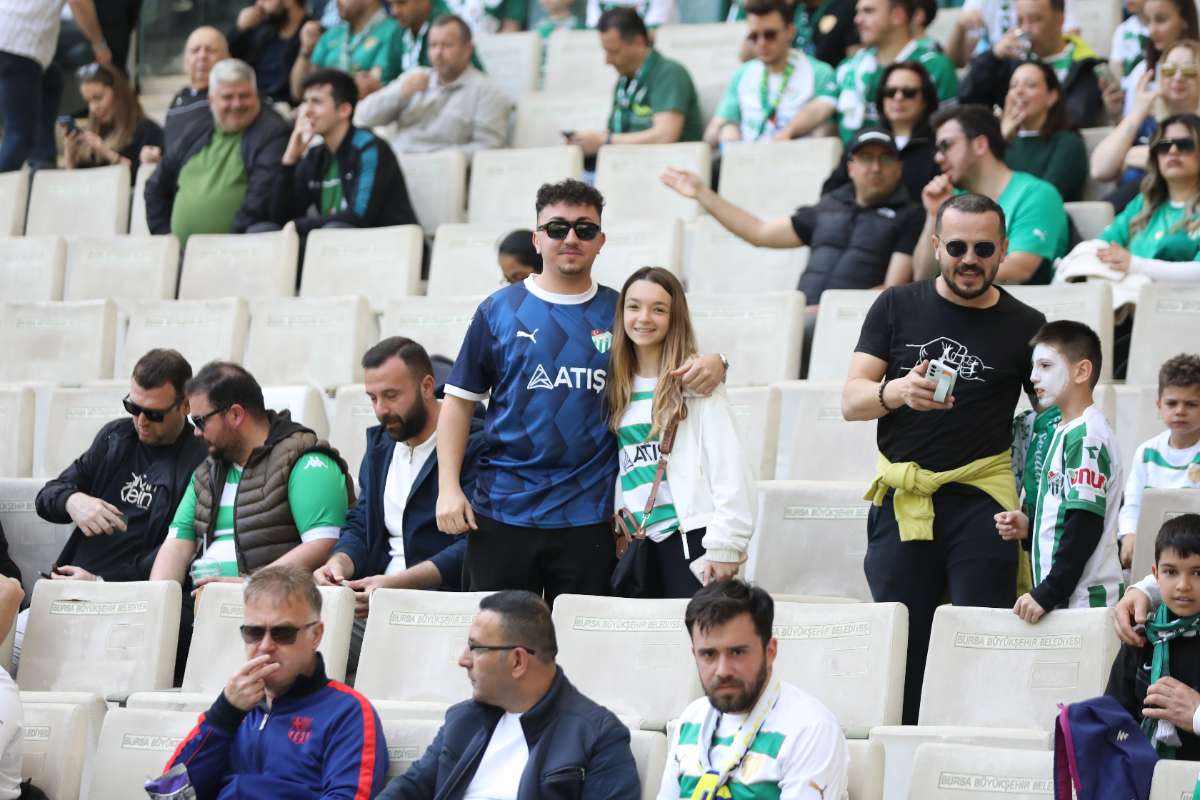 (FOTO GALERİ) BURSASPOR-BORNOVA FK TARAFTAR FOTOĞRAFLARI-1