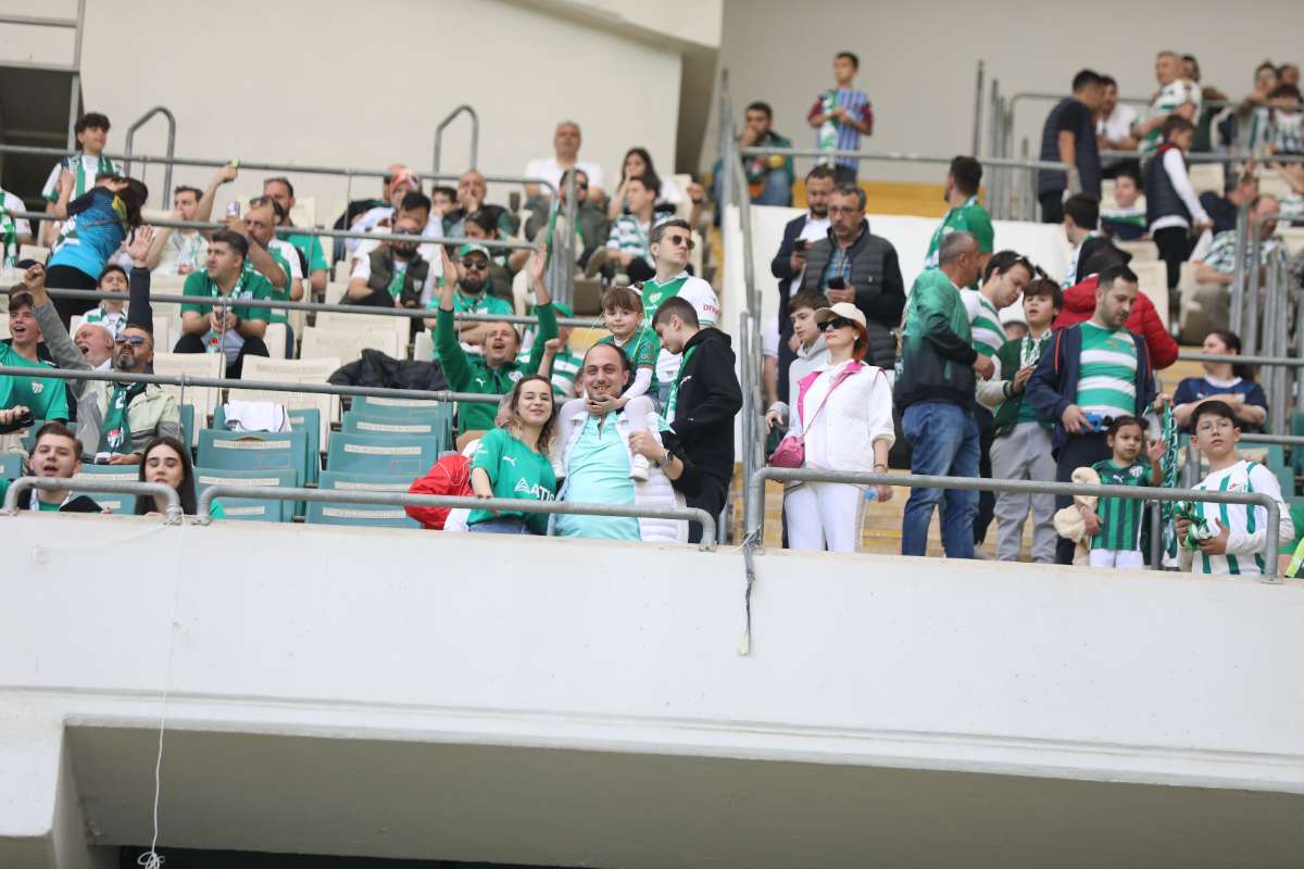 (FOTO GALERİ) BURSASPOR-BORNOVA FK TARAFTAR FOTOĞRAFLARI-1