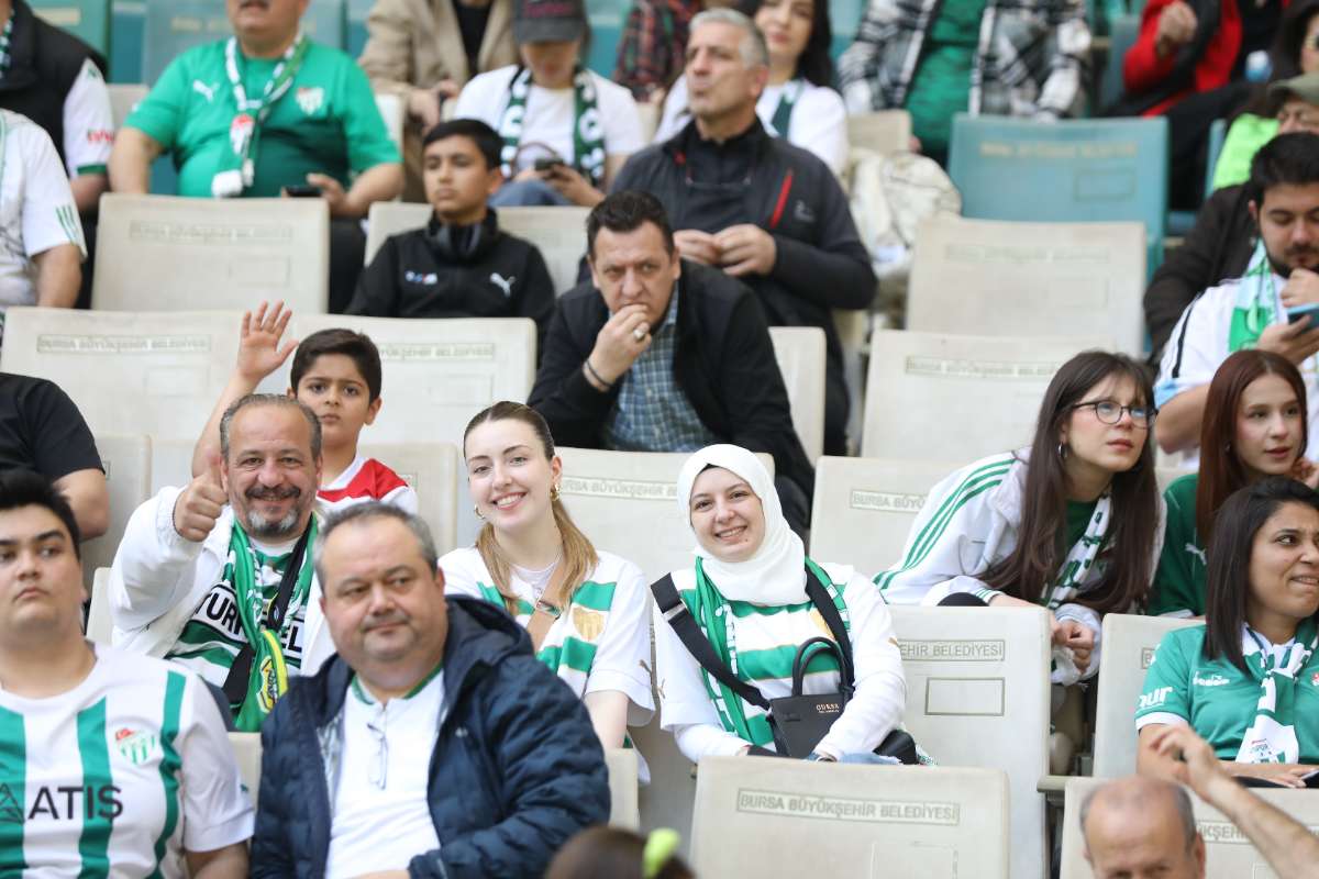 (FOTO GALERİ) BURSASPOR-BORNOVA FK TARAFTAR FOTOĞRAFLARI-1