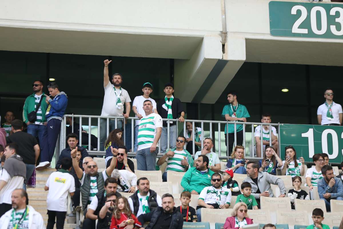 (FOTO GALERİ) BURSASPOR-BORNOVA FK TARAFTAR FOTOĞRAFLARI-1