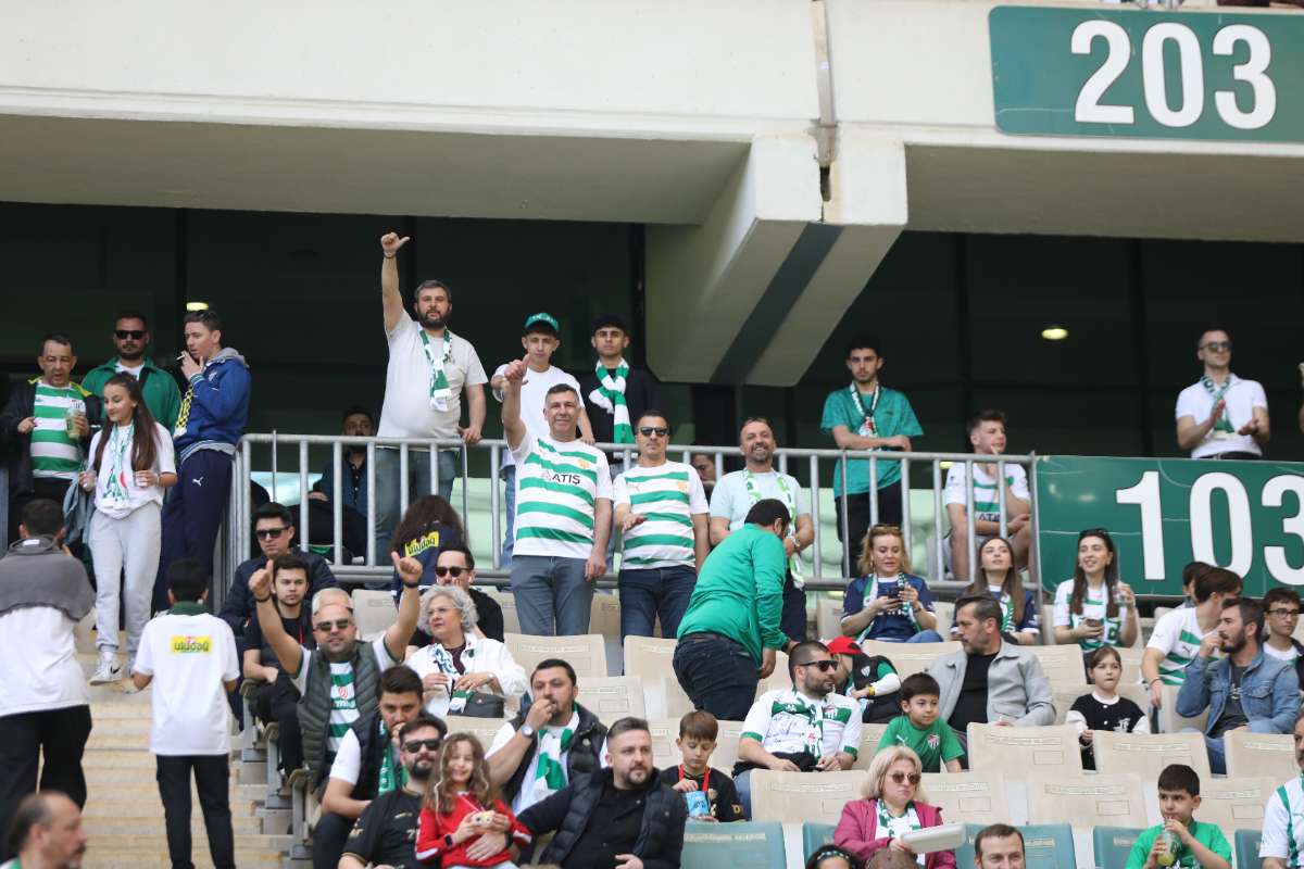 (FOTO GALERİ) BURSASPOR-BORNOVA FK TARAFTAR FOTOĞRAFLARI-1