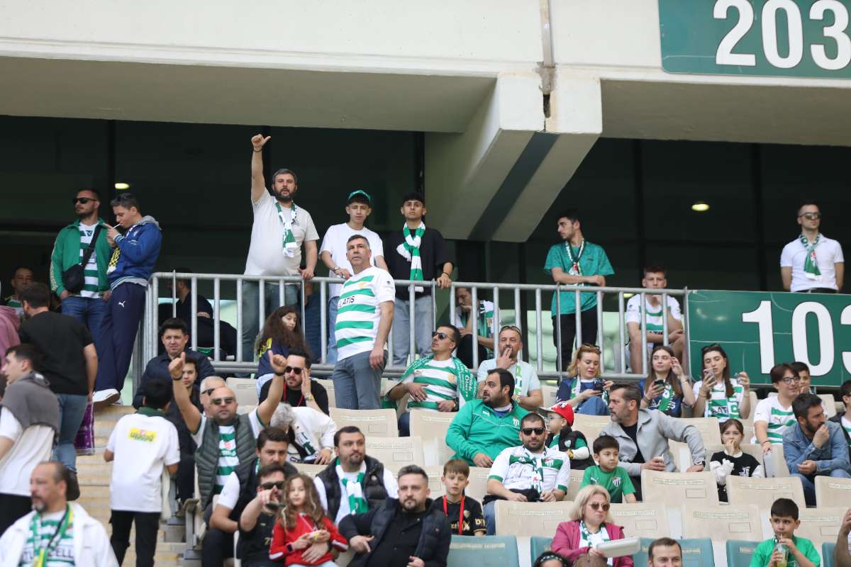 (FOTO GALERİ) BURSASPOR-BORNOVA FK TARAFTAR FOTOĞRAFLARI-1