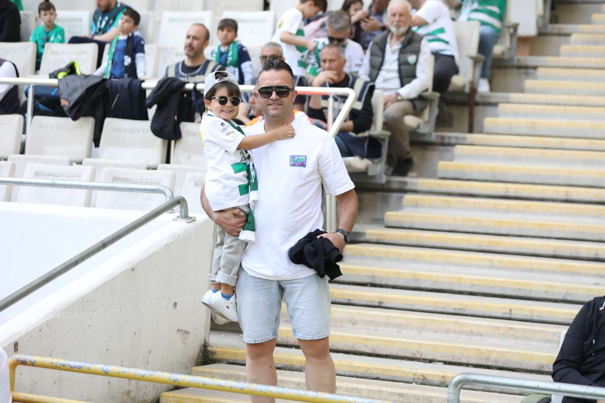 (FOTO GALERİ) BURSASPOR-BORNOVA FK TARAFTAR FOTOĞRAFLARI-1