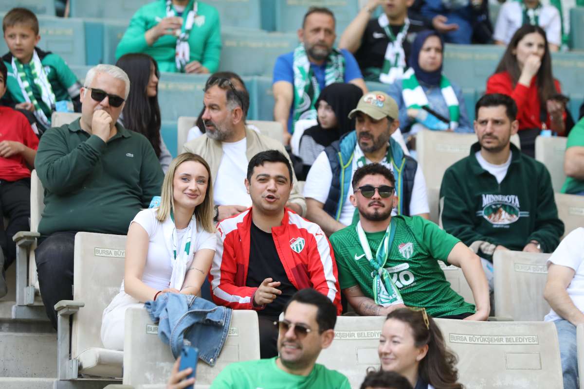 (FOTO GALERİ) BURSASPOR-BORNOVA FK TARAFTAR FOTOĞRAFLARI-1