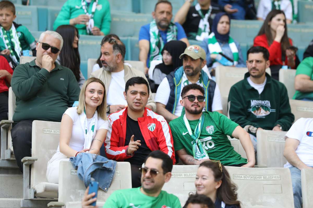 (FOTO GALERİ) BURSASPOR-BORNOVA FK TARAFTAR FOTOĞRAFLARI-1