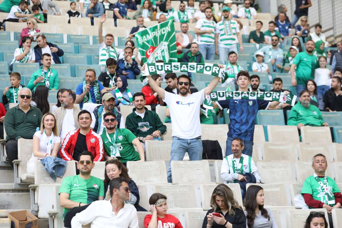 (FOTO GALERİ) BURSASPOR-BORNOVA FK TARAFTAR FOTOĞRAFLARI-1