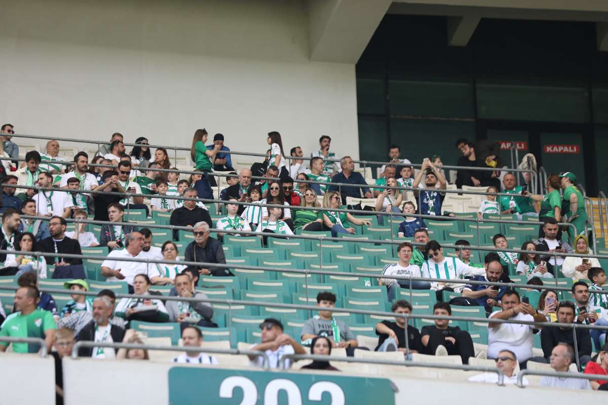 (FOTO GALERİ) BURSASPOR-BORNOVA FK TARAFTAR FOTOĞRAFLARI-1
