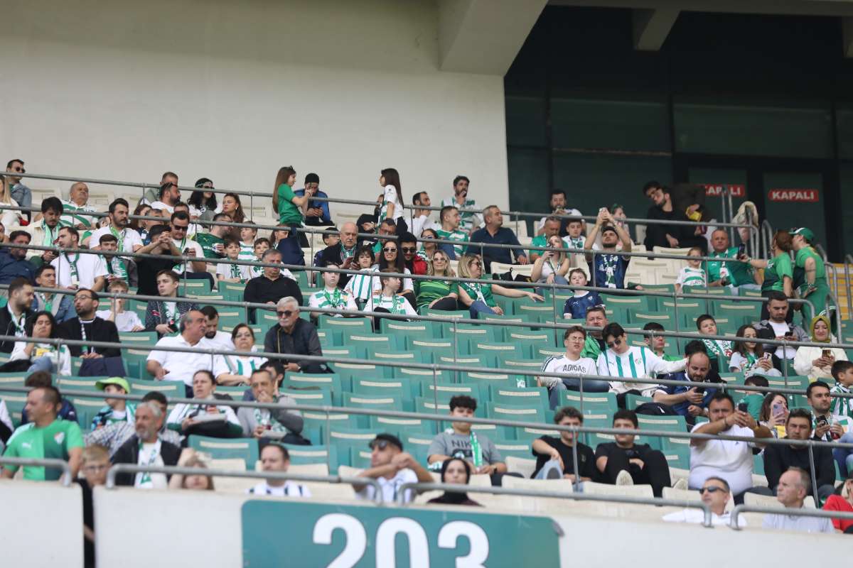 (FOTO GALERİ) BURSASPOR-BORNOVA FK TARAFTAR FOTOĞRAFLARI-1