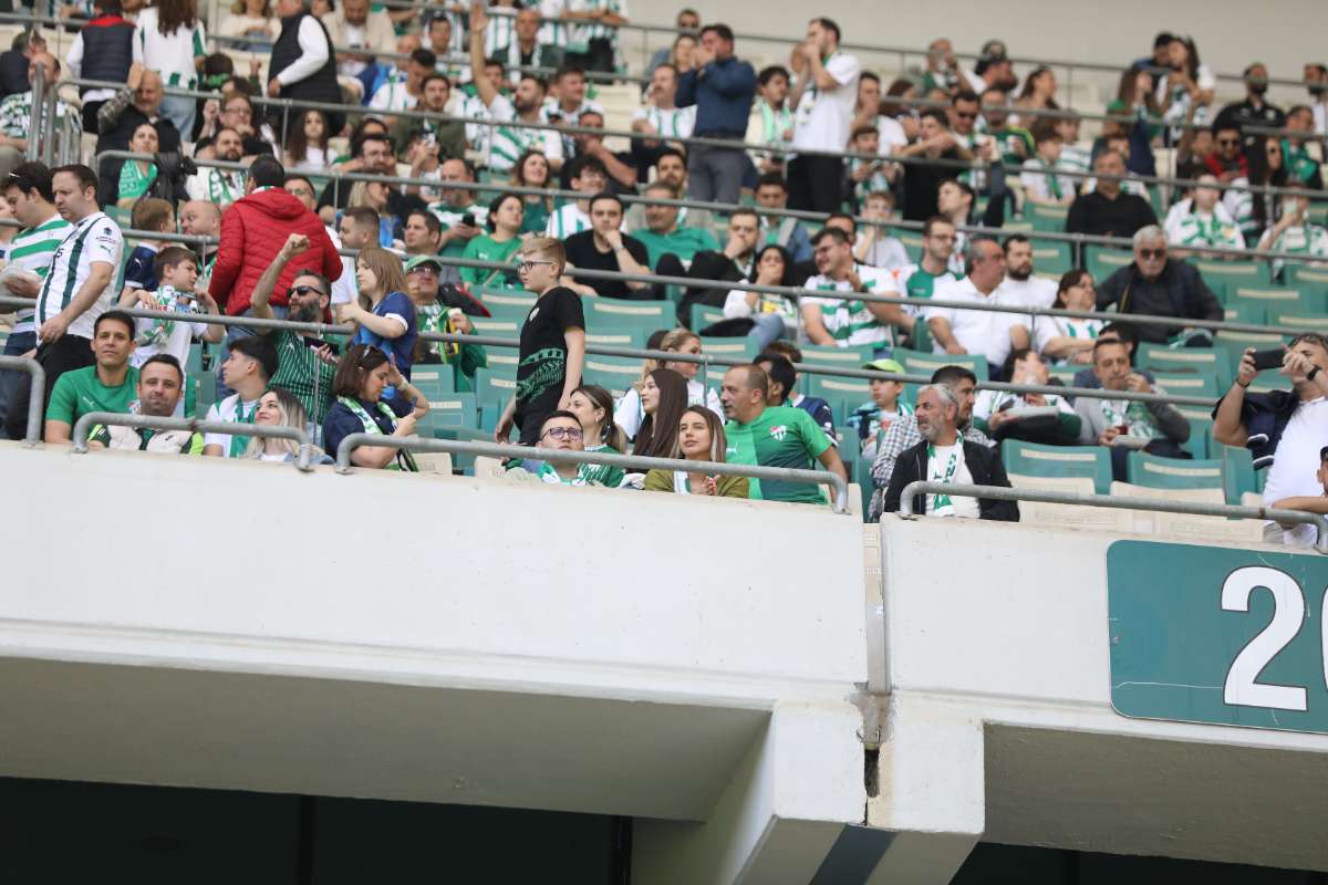 (FOTO GALERİ) BURSASPOR-BORNOVA FK TARAFTAR FOTOĞRAFLARI-1