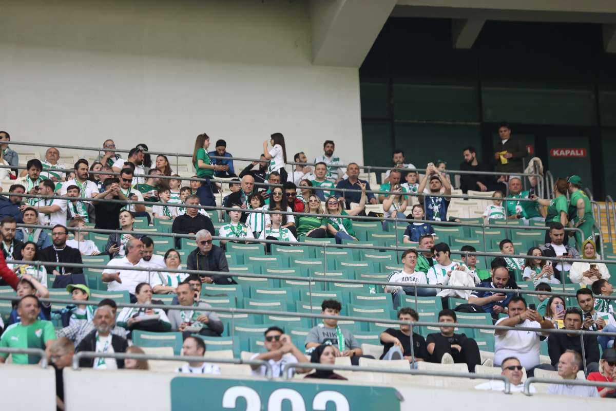 (FOTO GALERİ) BURSASPOR-BORNOVA FK TARAFTAR FOTOĞRAFLARI-1