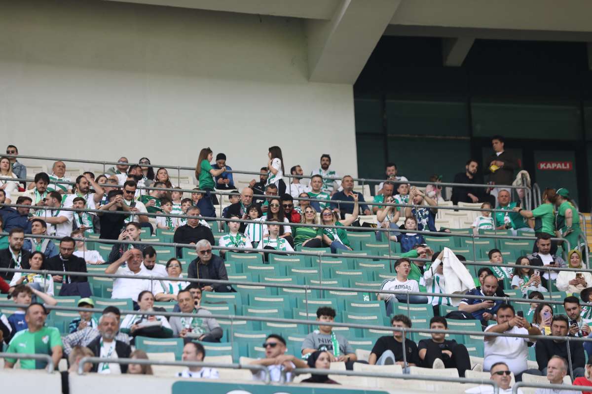 (FOTO GALERİ) BURSASPOR-BORNOVA FK TARAFTAR FOTOĞRAFLARI-1