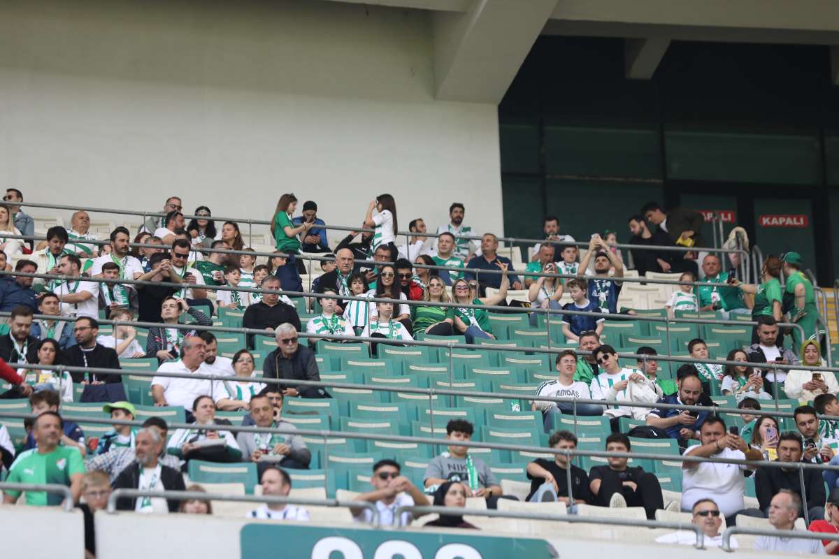 (FOTO GALERİ) BURSASPOR-BORNOVA FK TARAFTAR FOTOĞRAFLARI-1
