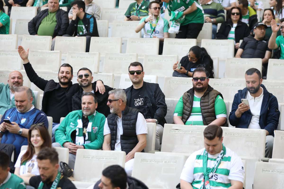 (FOTO GALERİ) BURSASPOR-BORNOVA FK TARAFTAR FOTOĞRAFLARI-1