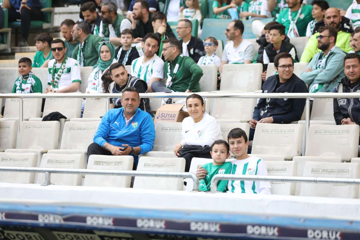 (FOTO GALERİ) BURSASPOR-BORNOVA FK TARAFTAR FOTOĞRAFLARI-1