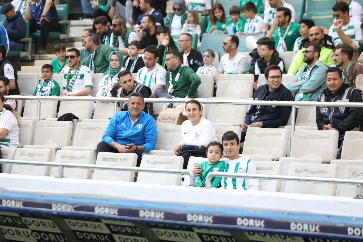 (FOTO GALERİ) BURSASPOR-BORNOVA FK TARAFTAR FOTOĞRAFLARI-1