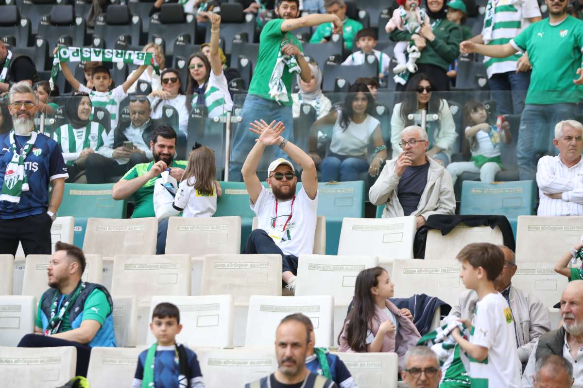 (FOTO GALERİ) BURSASPOR-BORNOVA FK TARAFTAR FOTOĞRAFLARI-1