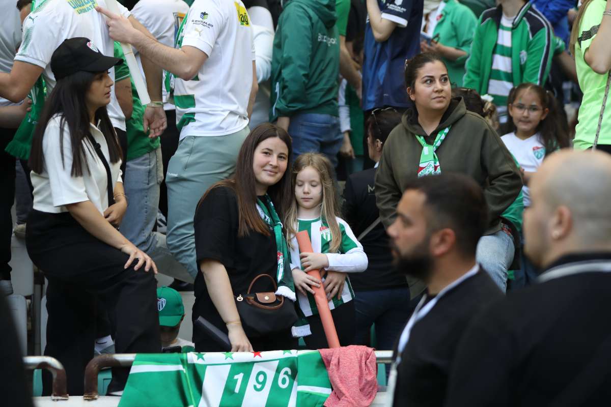 (FOTO GALERİ) BURSASPOR-BORNOVA FK TARAFTAR FOTOĞRAFLARI-2