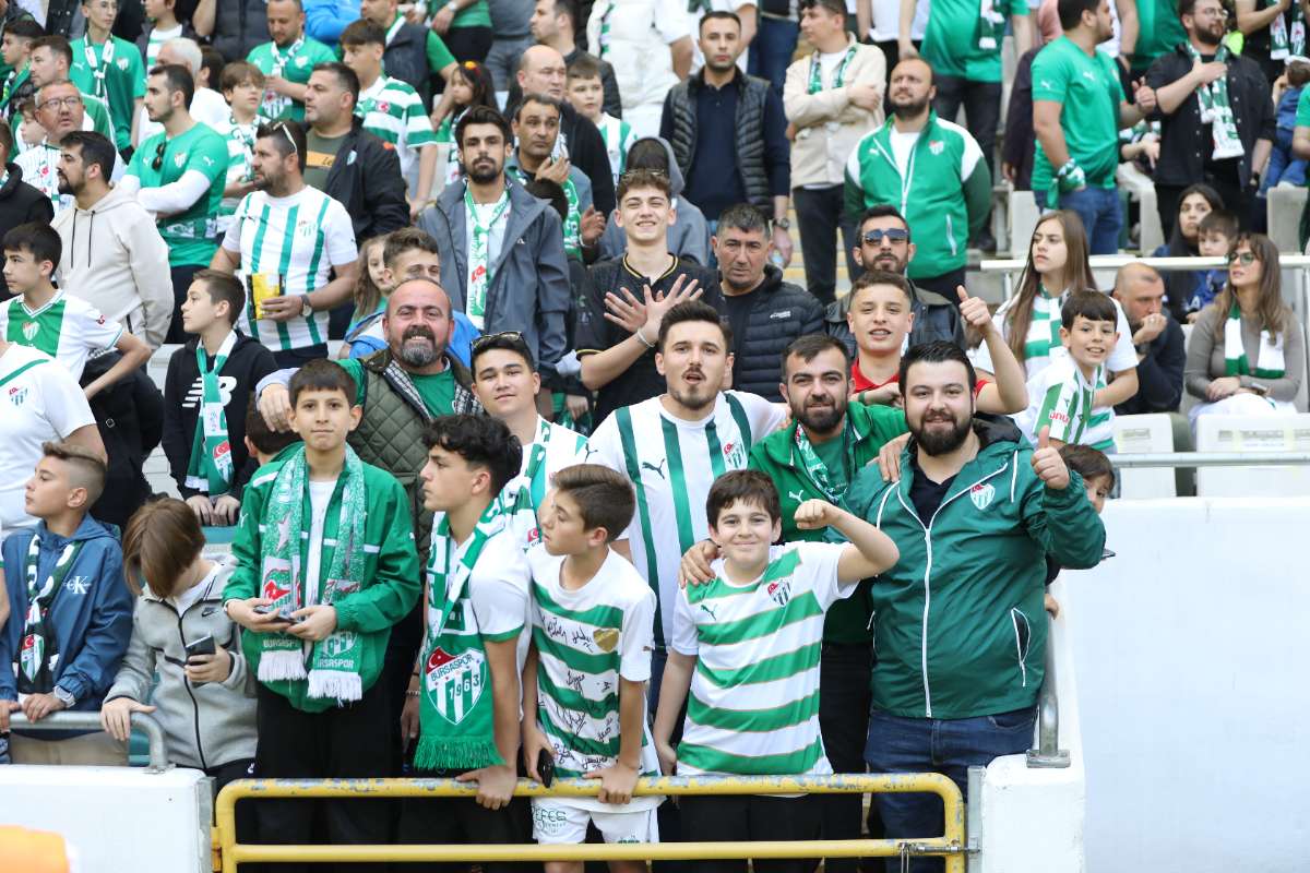 (FOTO GALERİ) BURSASPOR-BORNOVA FK TARAFTAR FOTOĞRAFLARI-2