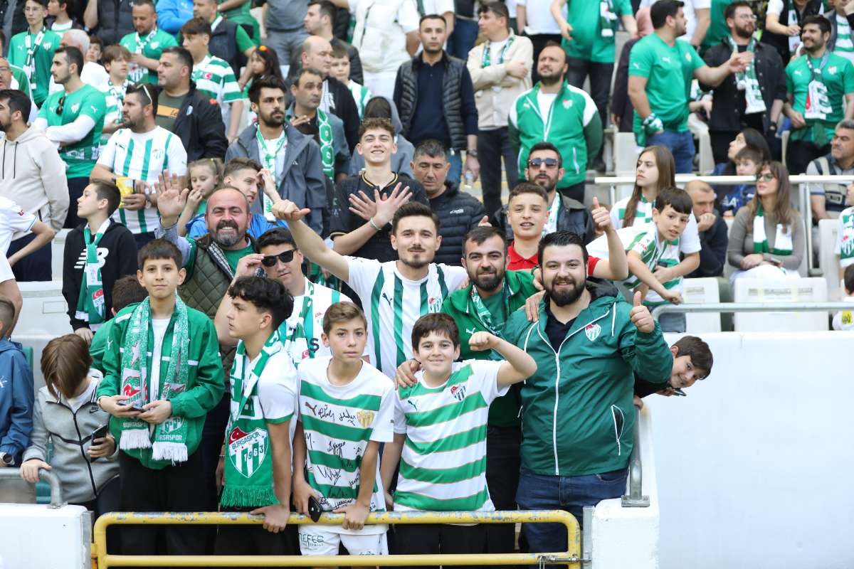 (FOTO GALERİ) BURSASPOR-BORNOVA FK TARAFTAR FOTOĞRAFLARI-2