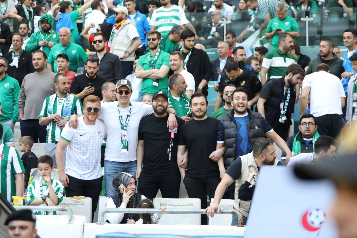 (FOTO GALERİ) BURSASPOR-BORNOVA FK TARAFTAR FOTOĞRAFLARI-2