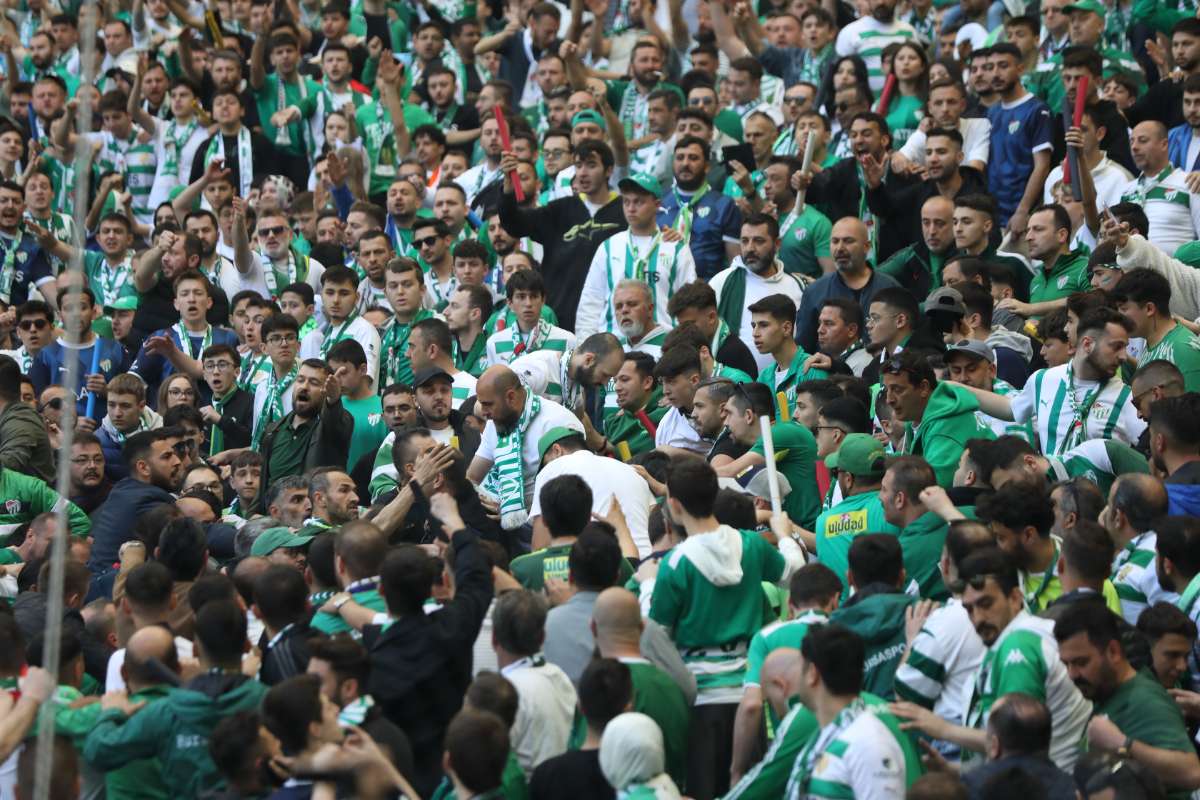 (FOTO GALERİ) BURSASPOR-BORNOVA FK TARAFTAR FOTOĞRAFLARI-2
